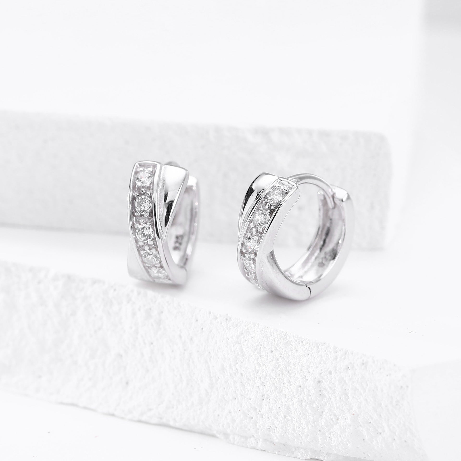 Damen Creolen mit strahlenden Zirkonsteinen und 925 Sterlingsilber Shop Nory