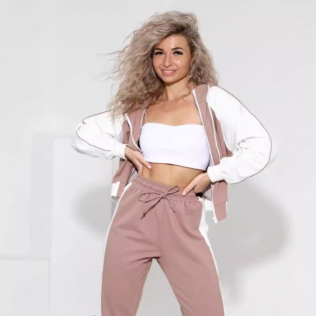 Damen modische Sportjacke mit hohem Kragen und dezentem Farbkontrast
