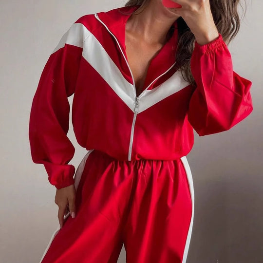 Damen tailliertes Zip-Trainingsset mit Chevron-Einsatz, Kordelzugsaum und hochgeschnittener Jogginghose Shop Nory