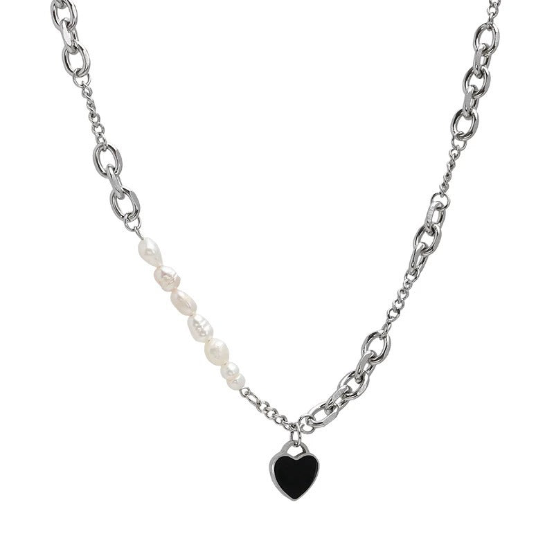 Damen Kette mit Herzanhänger und klassischen Perlendetails Shop Nory