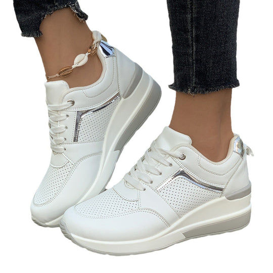 Damen Keilabsatz-Sneaker mit perforierten Einsätzen und Metallic-Details Shop Nory