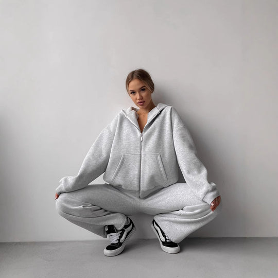 Damen Loungewear-Set Shop Nory: Oversized Zip-Hoodie mit Kapuze und weiter High-Waist Sweatpant aus Soft-Fleece