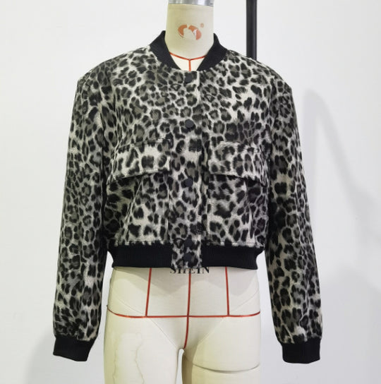 Damen Kurzjacke im Bomberstil mit Leoparden‑Fauxfell und Rippbündchen Shop Nory