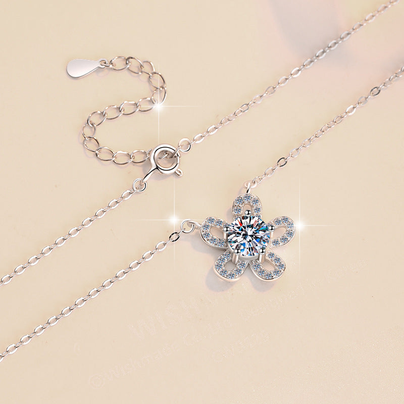 Damen Halskette mit funkelndem Blumenanhänger aus Zirkonia Shop Nory