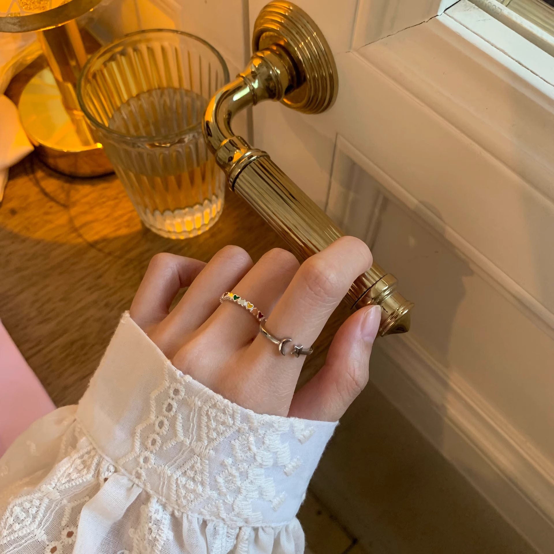 Damen Zierlicher Ring mit bunten Herz-Akzenten Shop Nory