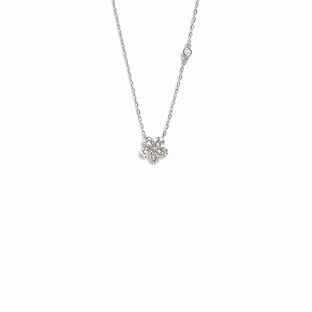 Damen Zarte Halskette mit floralem Anhänger und funkelnden Zirkonia Shop Nory