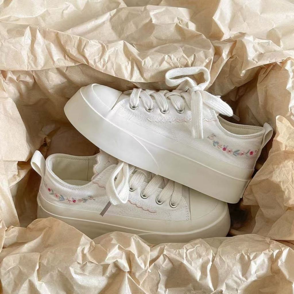 Damen Modische Plateau-Sneaker mit floralen Applikationen und atmungsaktiver Sohle