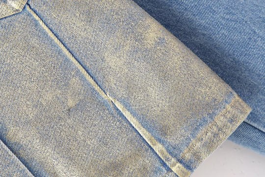 Damen Kurze Denim-Jacke mit Metallic-Finish und aufgesetzten Brusttaschen Shop Nory