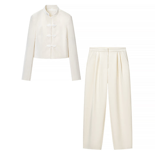 Damen Zweiteiliges Ensemble aus Kurzjacke mit Stehkragen und Froschverschlüssen und hochtaillierter Plissee-Hose Shop Nory