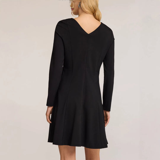Damen Elegant fließendes Chiffon‑Kleid mit geraffter Taillenpasse, langen Ballonärmeln und Bindekragen Shop Nory
