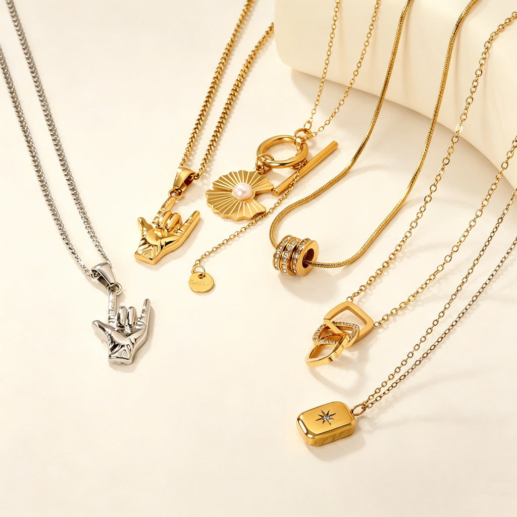 Damen Halskette mit quadratischen Anhängern und funkelnden Zirkonia Shop Nory