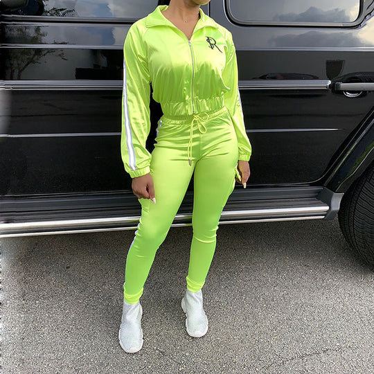 Damen Satin-Jogginganzug-Set mit Reißverschlussjacke, Seitenstreifen und Cargo-Taschen Shop Nory