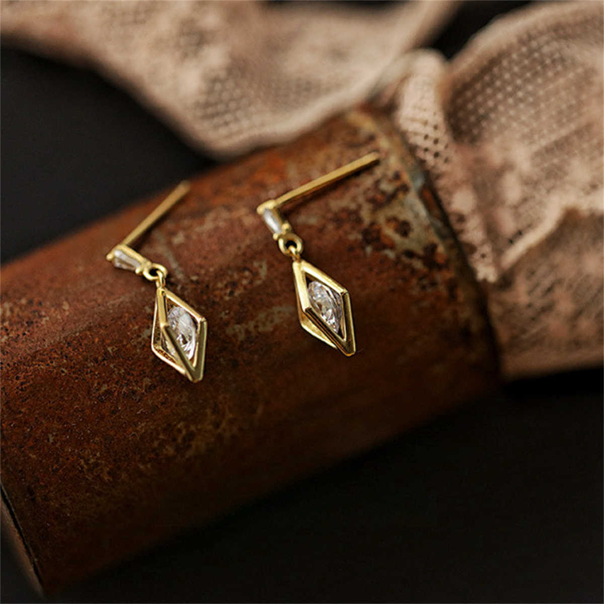 Damen Ohrringe mit funkelndem Diamantdesign Shop Nory