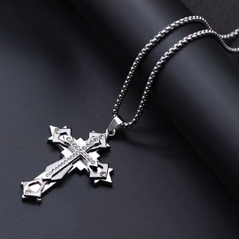 Damen Halskette mit verziertem Kreuzanhänger und funkelnden Zirkonia Shop Nory