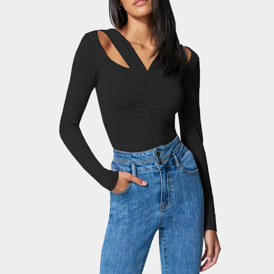 Damen Enganliegender Longsleeve-Body mit V-Ausschnitt, asymmetrischen Cut-Outs und Raffung Shop Nory