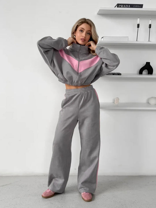 Damen cropped Zipjacke und weite Trackpants mit kontrastierendem Seitenstreifen Shop Nory
