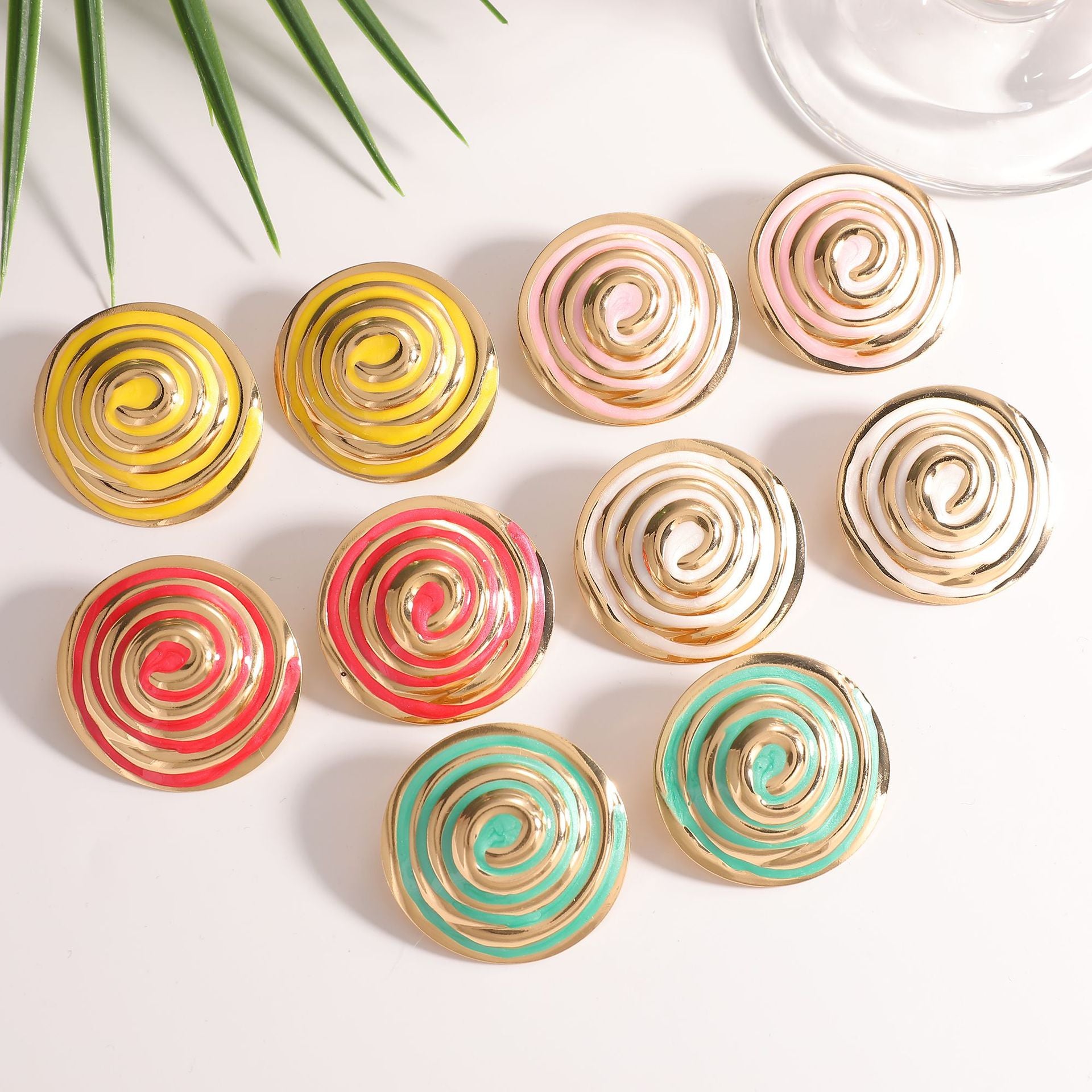 Damen Ohrstecker im eleganten Spiralen-Design Shop Nory