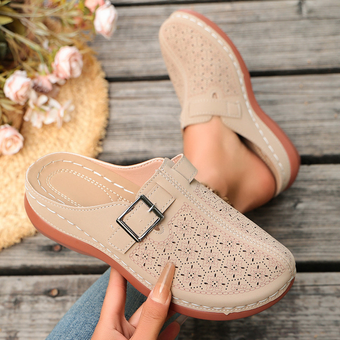 Damen Komfort-Mule mit verstellbarem Schnallenriemen und ornamentaler Lochprägung Shop Nory