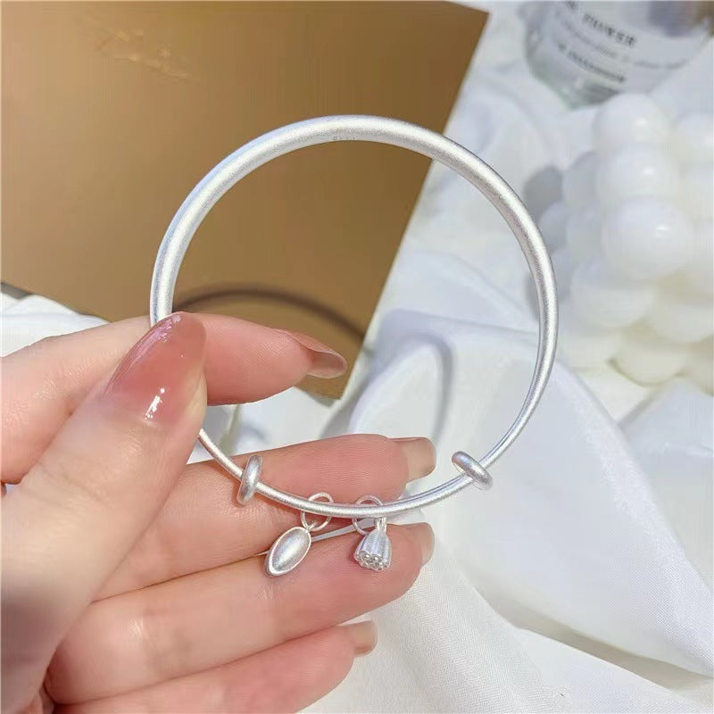 Damenarmband mit filigranem Blattmotiv und funkelnden Akzenten Shop Nory