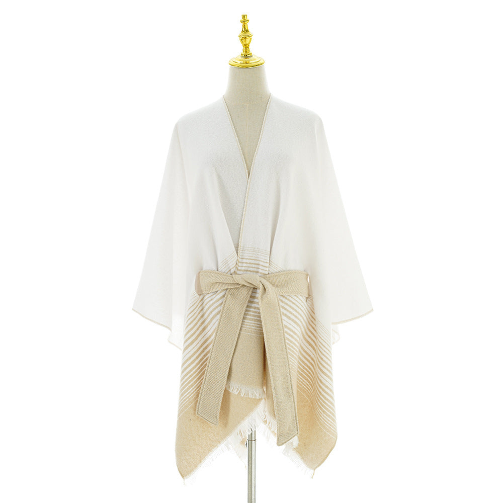 Damen Wickelponcho aus Feinstrick mit Bindegürtel und Fransensaum Shop Nory