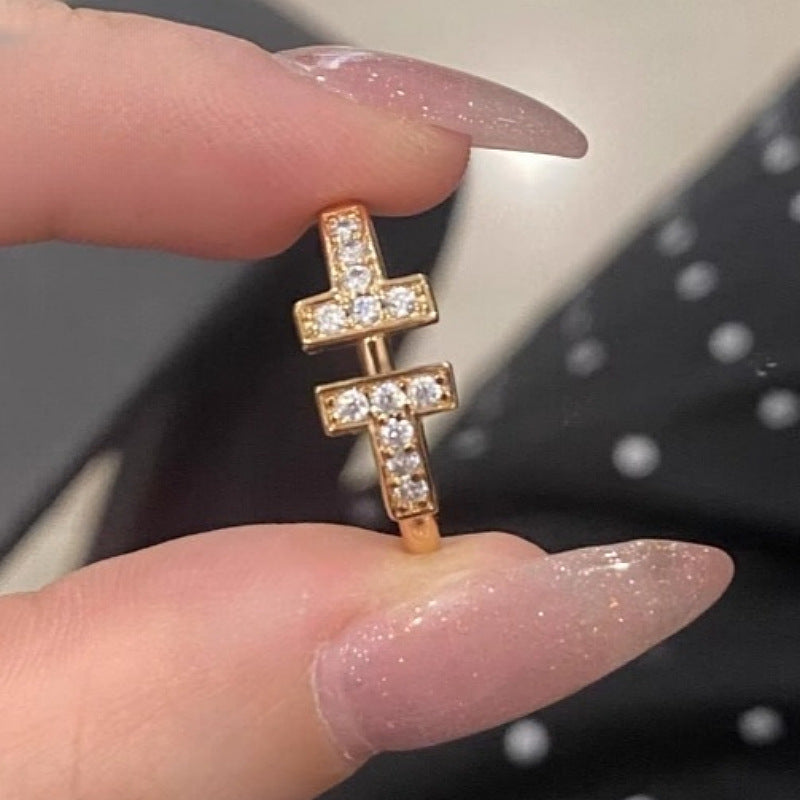 Damen zart verzierter Zirkonia-Ring im modernen Design Shop Nory