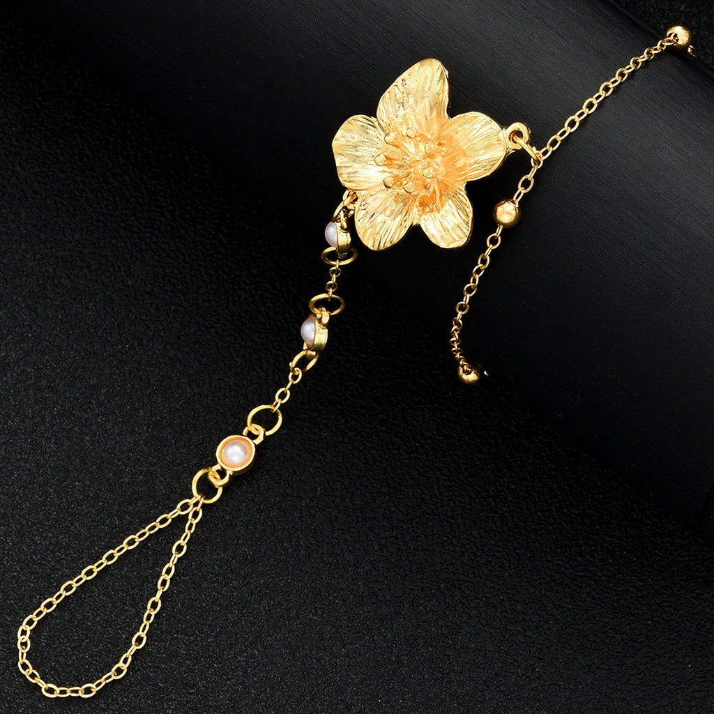Damen Armreif mit floralen Details und elegantem Perlenakzent Shop Nory