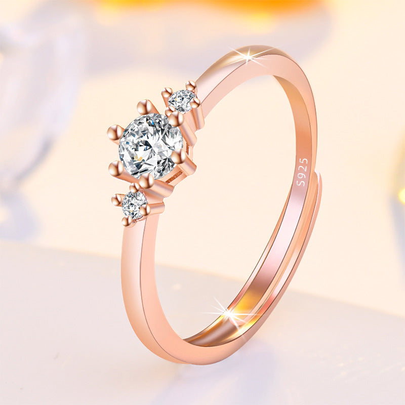 Damen Verlobungsring mit kunstvoller Zirkonia-Besatzung und eleganten Details Shop Nory