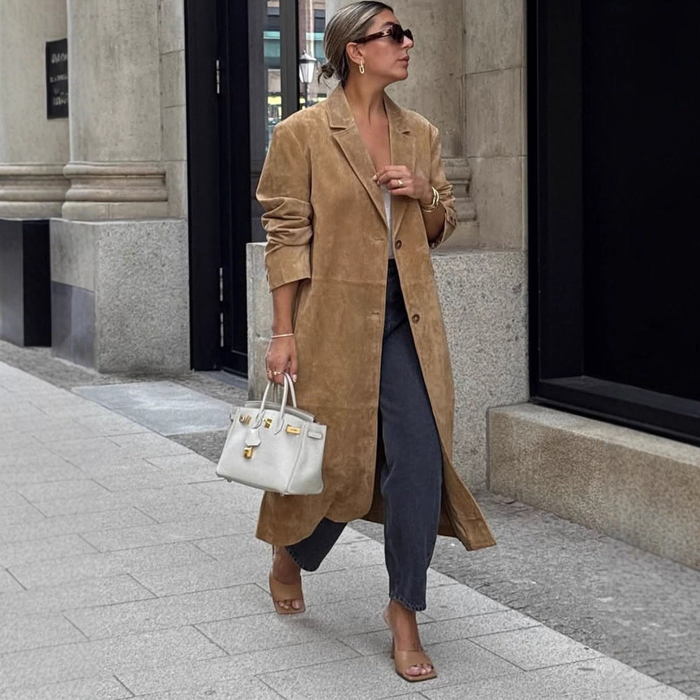 Damen Langmantel aus Veloursleder‑Optik mit schmalem Revers und cleanem Schnitt Shop Nory