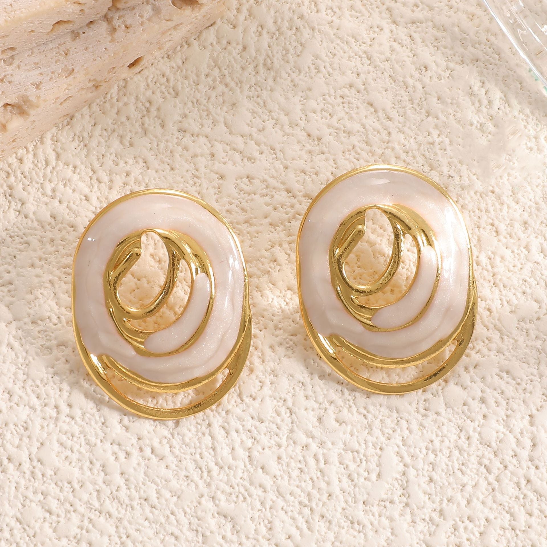 Damen Ohrstecker mit kunstvollem spiralförmigem Design Shop Nory
