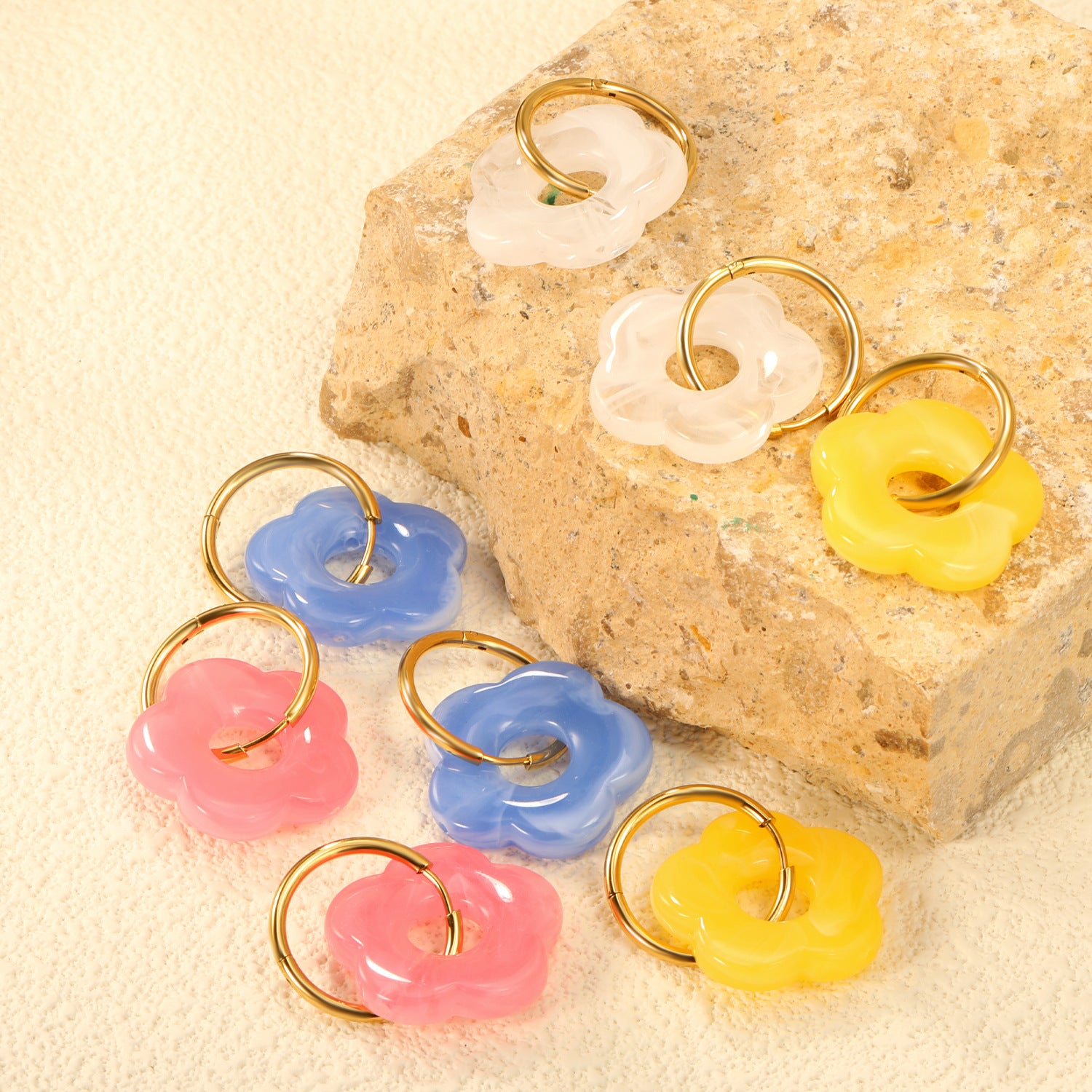 Damen Hängende Ohrstecker mit kunstvollem Blüten-Design und goldenem Ring Shop Nory
