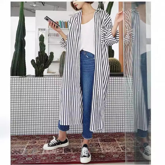 Damen Langes Gestreiftes Hemdmidaxi mit Stehkragen, Oversize‑Schnitt und tiefen Seitenschlitzen Shop Nory