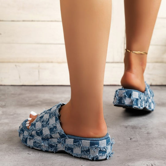 Damen lässige Schlappen aus Denim mit fransigen Details