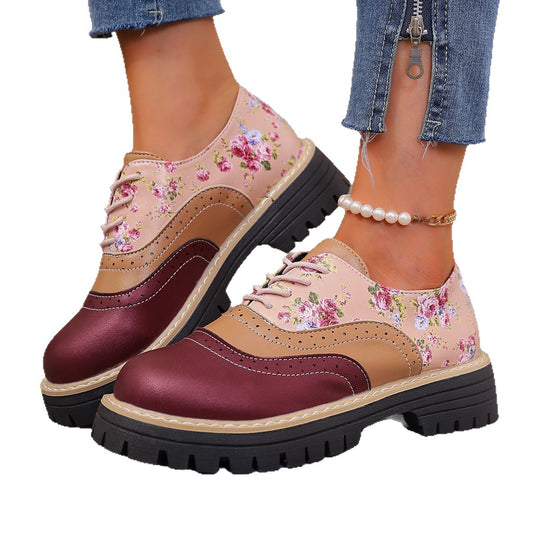 Damen Plateau-Brogue-Schnürer mit Blumenmuster und Lackdetails Shop Nory