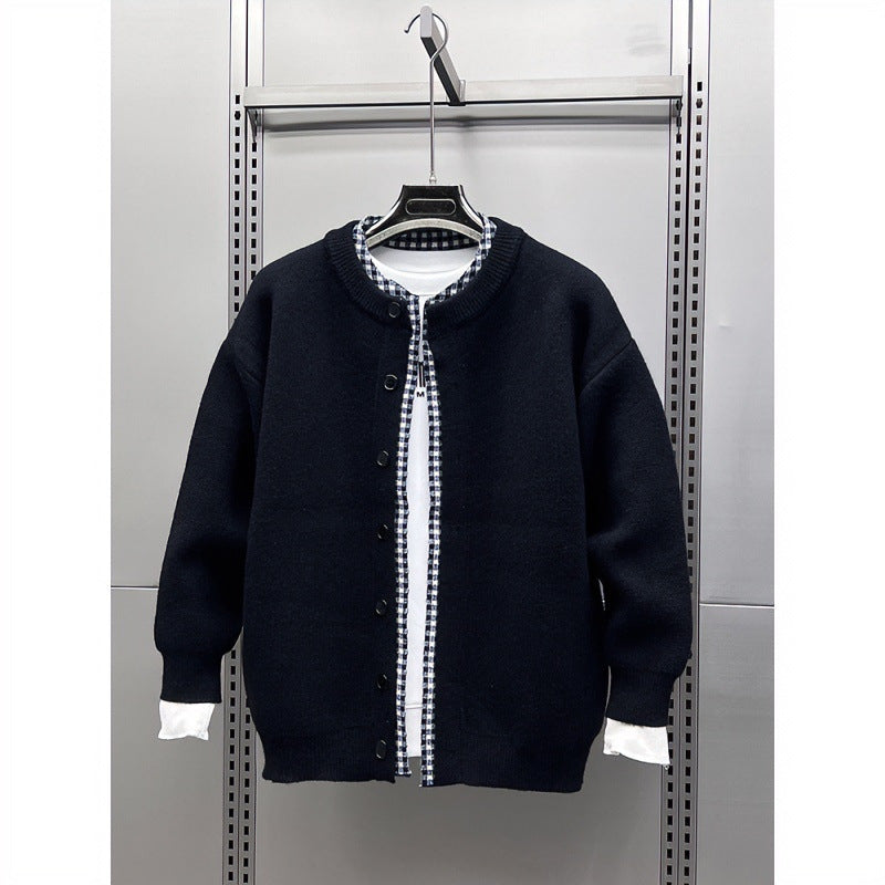 Unisex Lässige Strickjacke im Layering-Look mit Rundhals und Kontrast-Karoinnenschicht Shop Nory