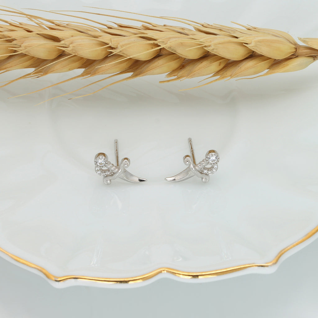 Damen Ohrstecker im eleganten Dolchdesign mit funkelnden Zirkonia Shop Nory