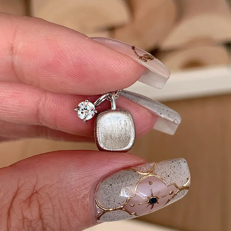 Damen Halskette mit luxuriösem Anhänger und funkelndem Zirkonia Shop Nory