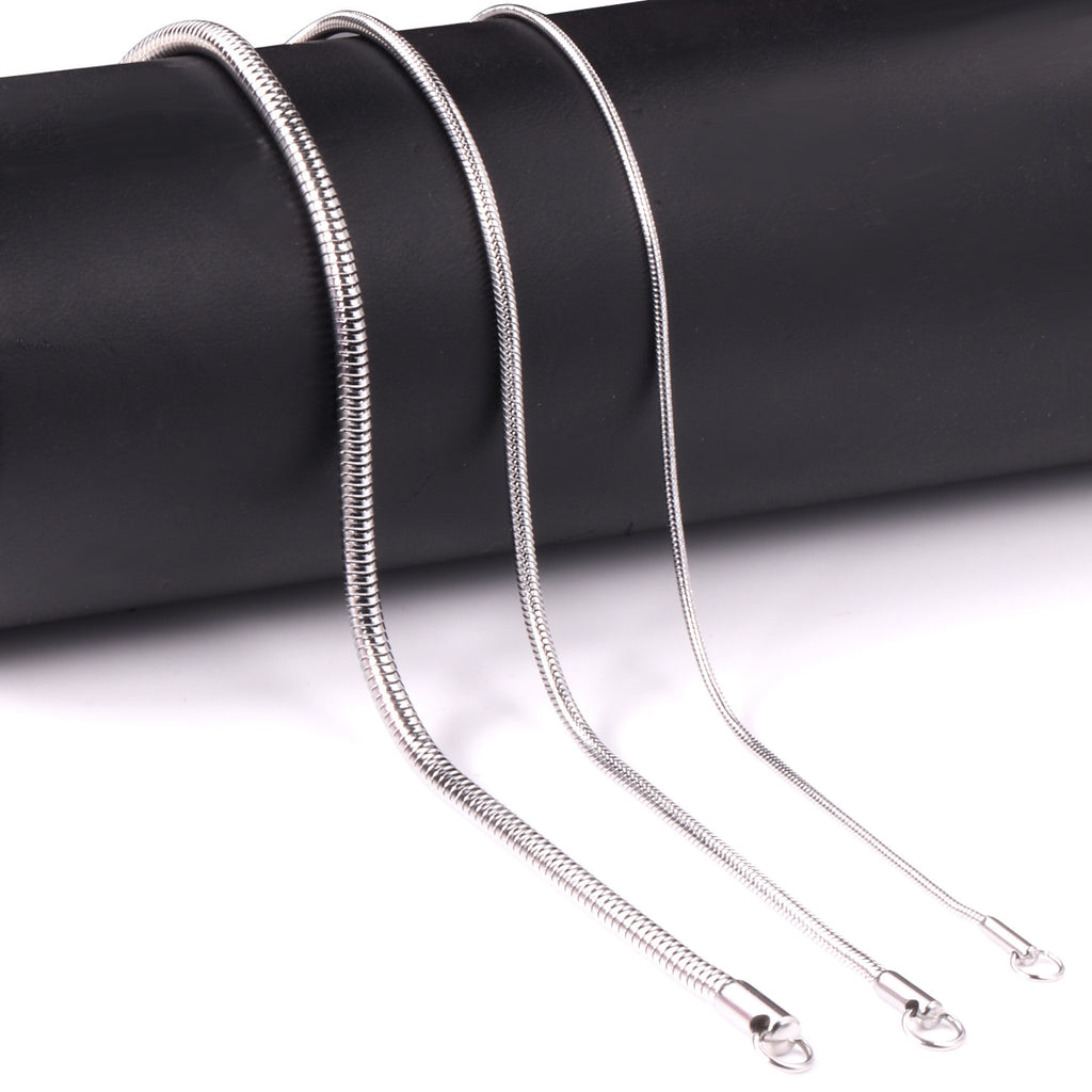 Damen Halsschmuck mit feiner, verschlungener Kettenstruktur Shop Nory