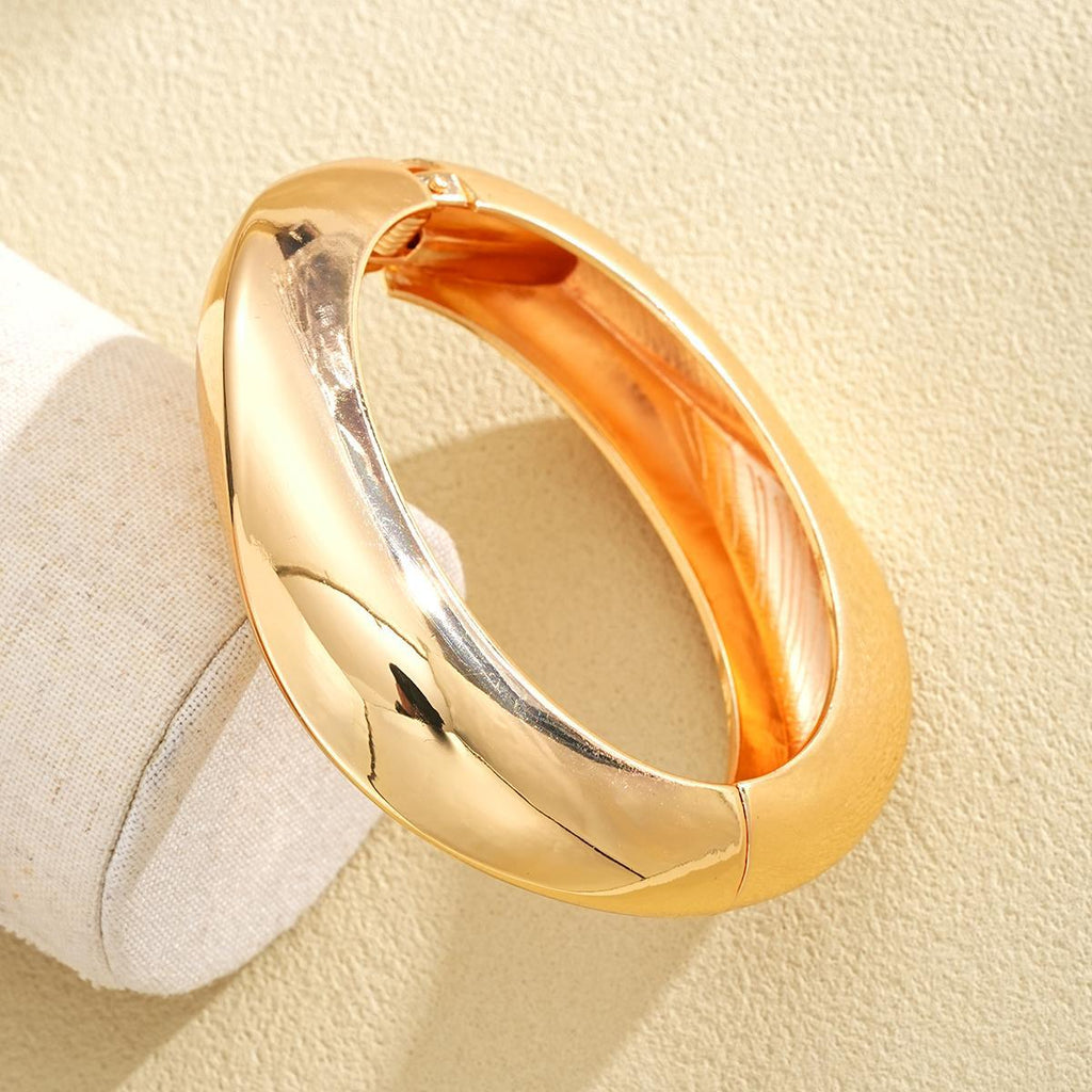 Damen Eleganter Armreif aus hochwertigem, geschwungenem Metall Shop Nory
