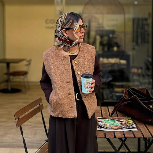 Damen Kurz geschnittene Teddyweste mit Druckknopf‑Verschluss & Eingrifftaschen Shop Nory