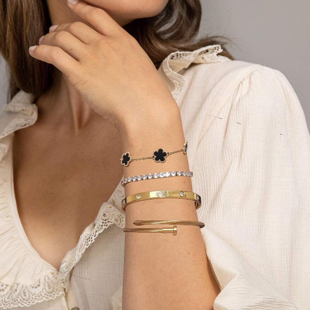 Damen Armbandset mit funkelnden Zirkonia-Elementen und elegantem Gliederdesign Shop Nory