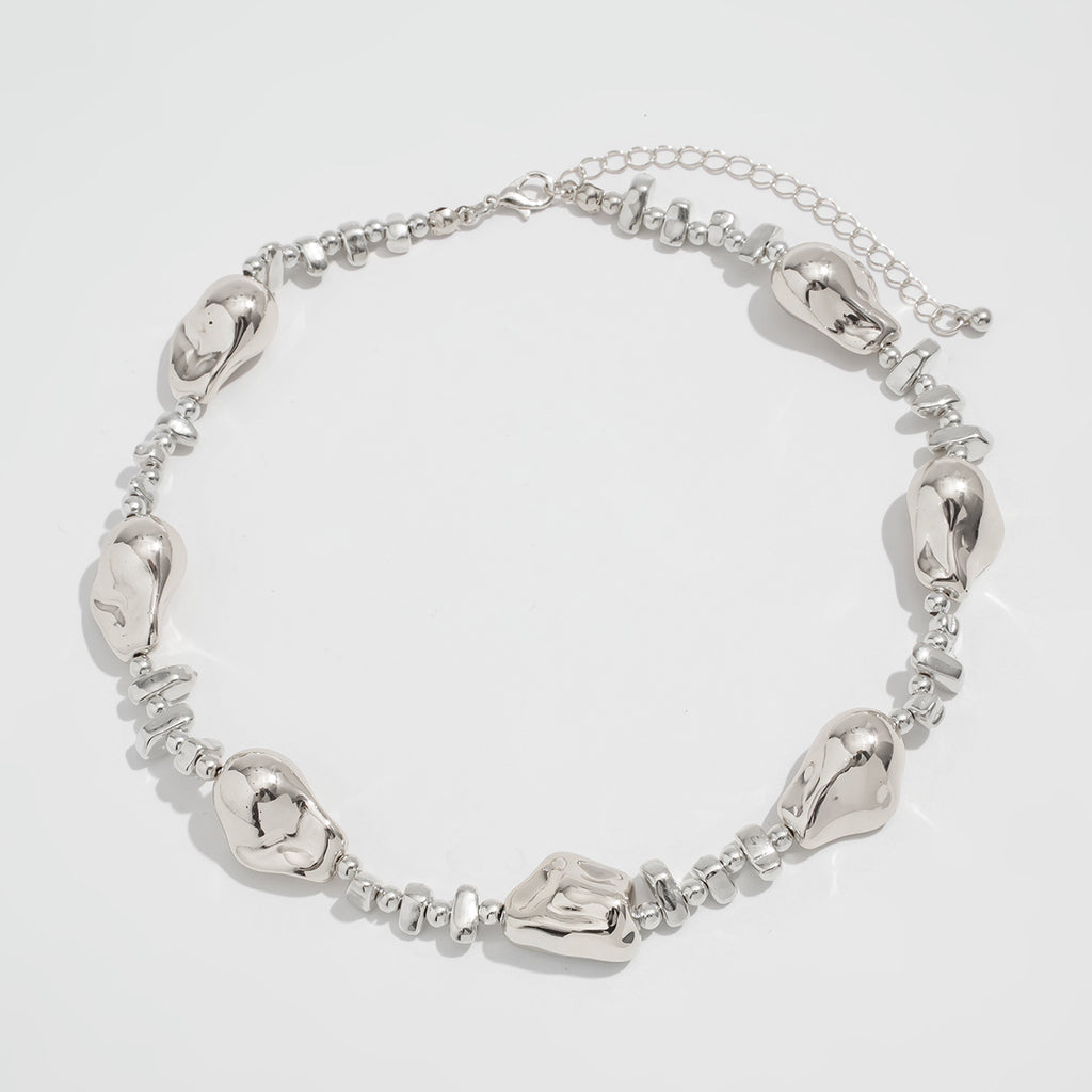 Damen elegante Kette mit asymmetrischem Perlen-Design und Metallakzenten Shop Nory