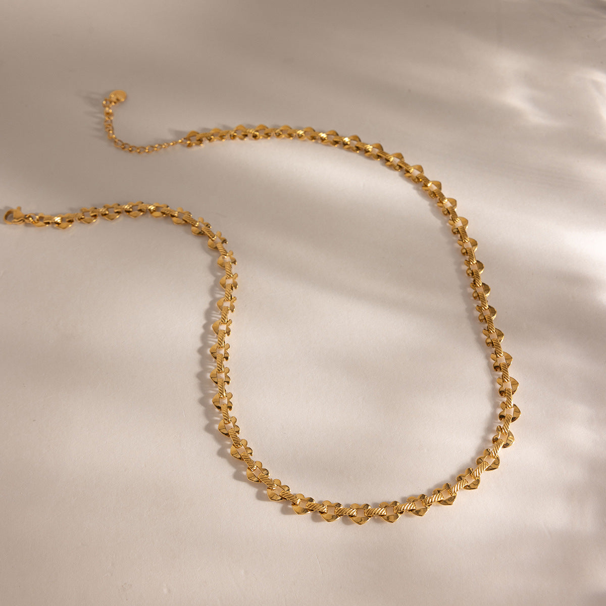 Damen Edelstahl-Halskette mit elegantem Strukturdesign Shop Nory
