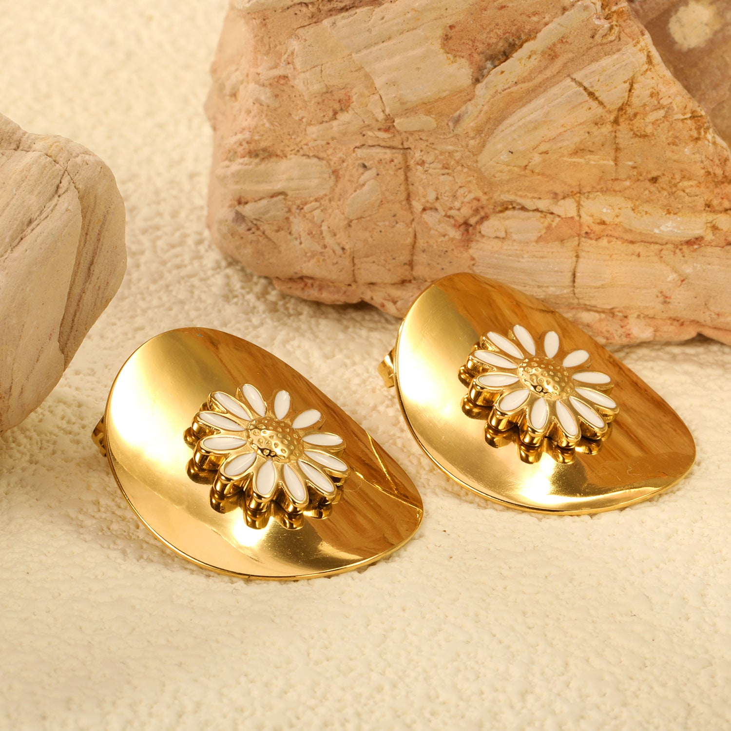 Damen Ohrstecker mit elegantem Muschel-Design und hochwertiger Perle Shop Nory