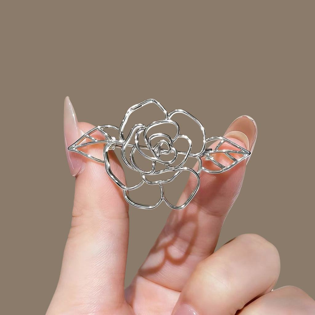 Filigrane Emaillierte Ahornblatt-Brosche mit Zirkonia