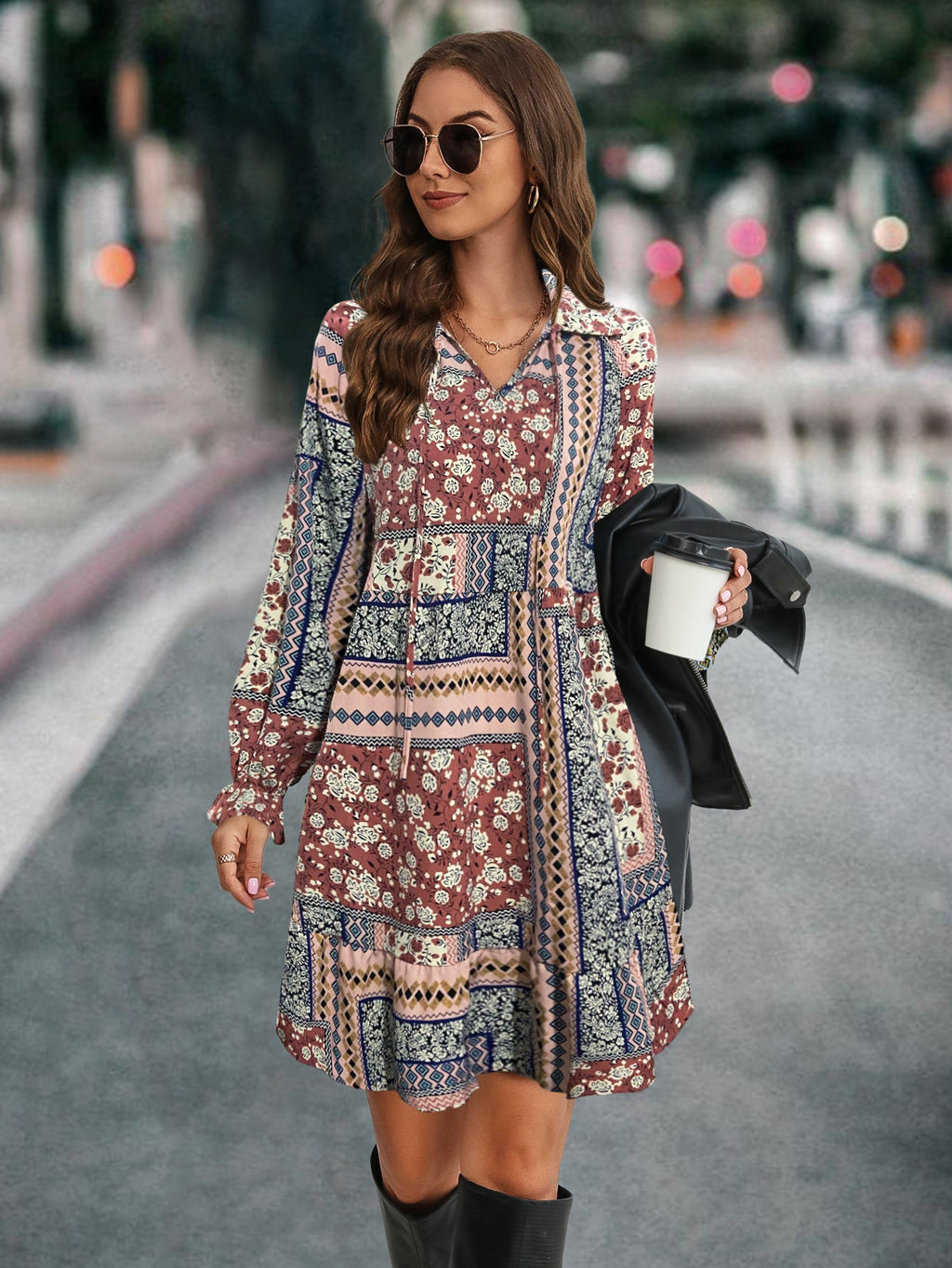 Damen Boho-Minikleid mit langen Ärmeln und buntem Muster