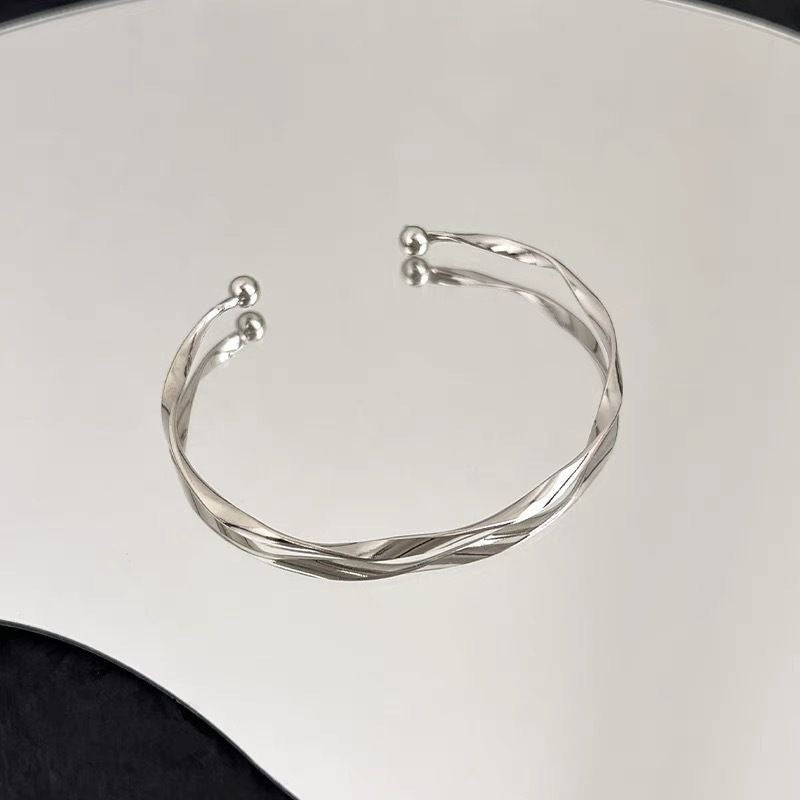 Damen Armreif mit verspieltem, gewundenem Design Shop Nory