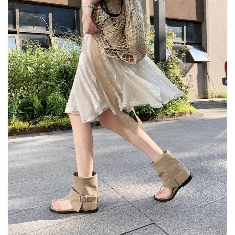 Damen Ankle-Cuff Zehensteg-Sandale mit weitem Schaft und verstellbarem Schnallenriemen Shop Nory