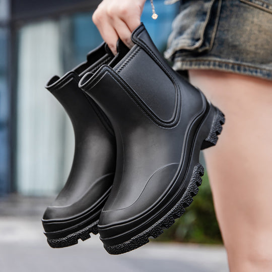 Damen Kurzschaftige Gummi-Regenstiefelette mit gepolstertem Ringbund und profilierter Plateau-Laufsohle Shop Nory