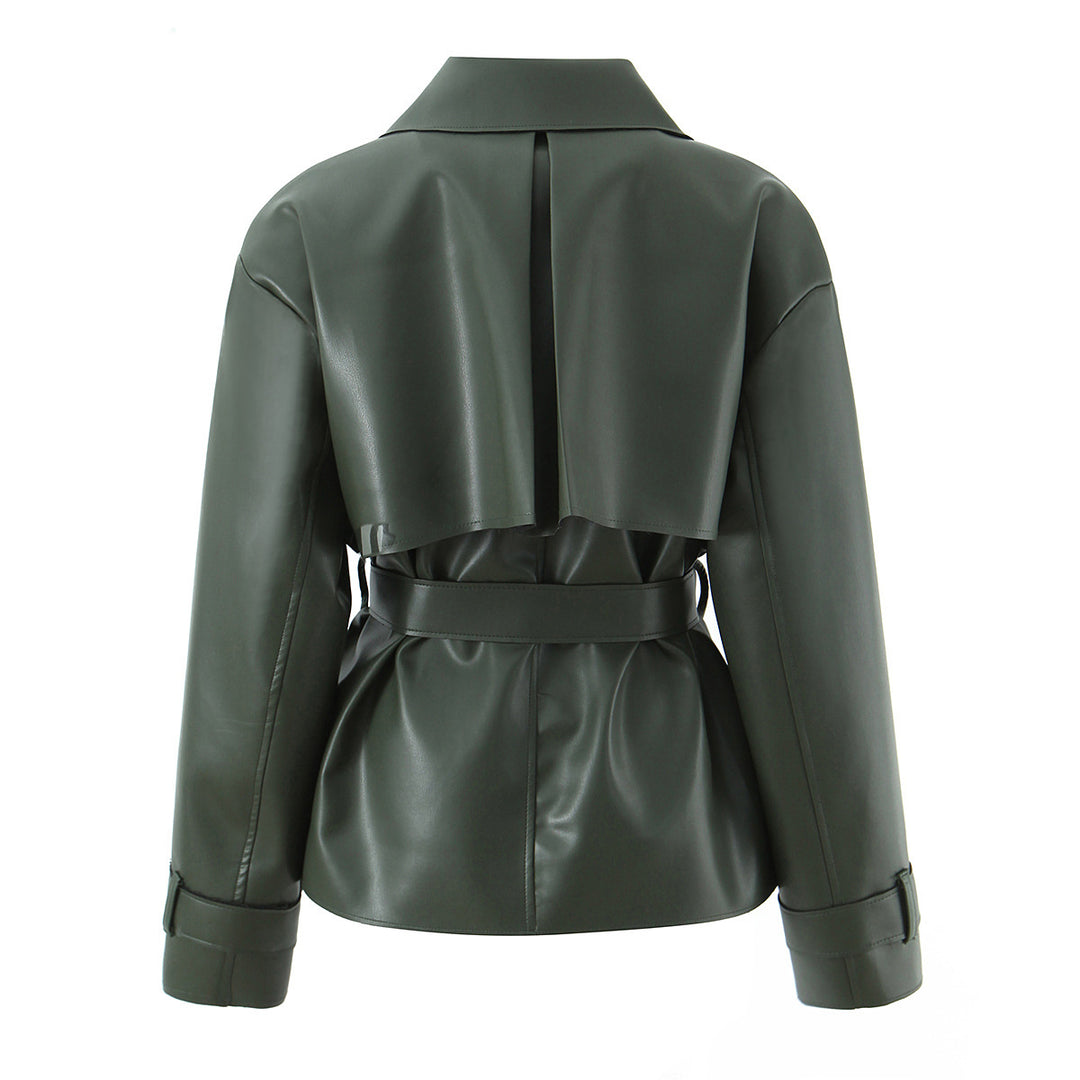 Damen Taillierter Kurzer Trenchcoat aus veganer Lederoptik mit Bindegürtel und Cape-Detail Shop Nory