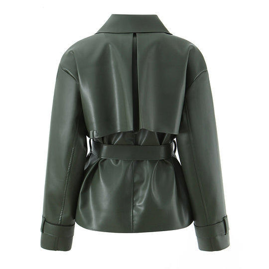 Damen Taillierter Kurzer Trenchcoat aus veganer Lederoptik mit Bindegürtel und Cape-Detail Shop Nory